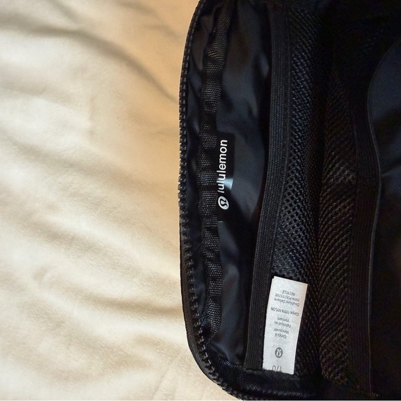 Lululemon Black Belt Bag with Gray Strap - Picture 4 of 5
